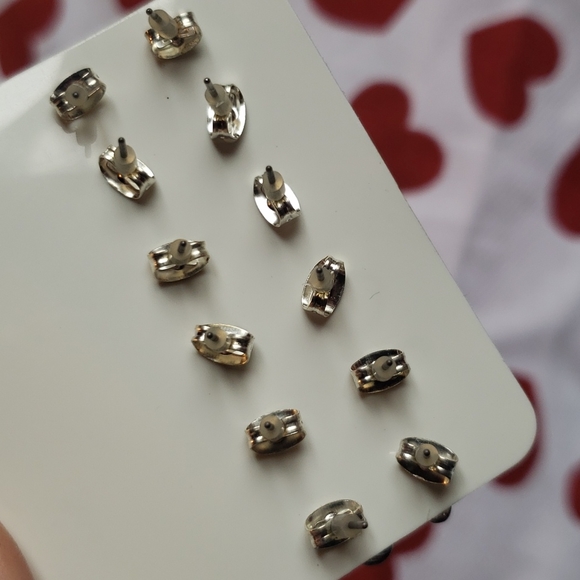 $1 (6 set of earrings) *K9 - Picture 2 of 2